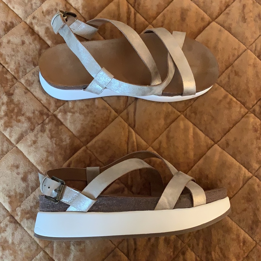 Platform Sandals - Picture 4 of 5